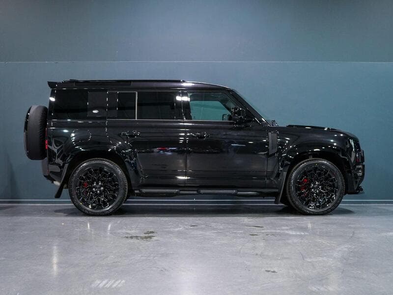 2024 Land Rover Defender 110 - Thumbnail 6
