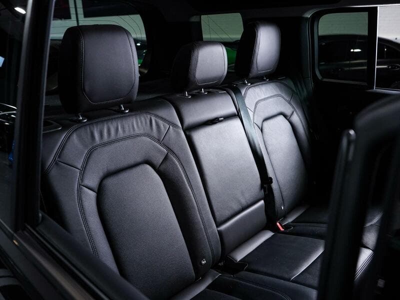 2024 Land Rover Defender 110 - Thumbnail 16