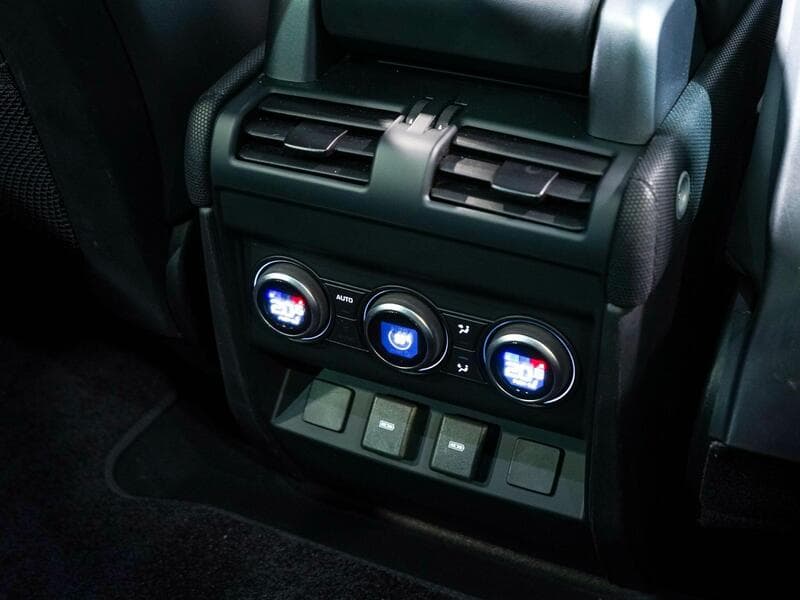 2023 Land Rover Defender 90 - Thumbnail 15