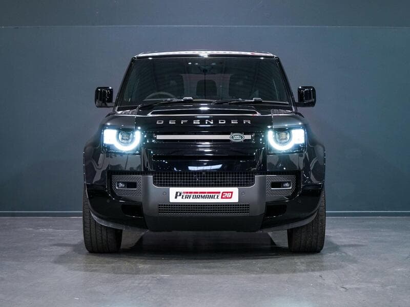 2023 Land Rover Defender 90 - Thumbnail 3