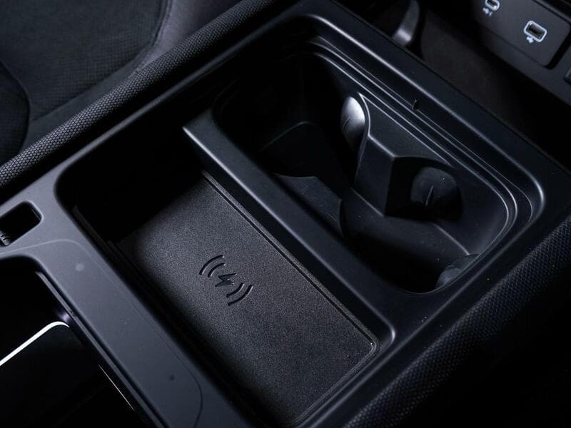 2023 Land Rover Defender 90 - Thumbnail 16