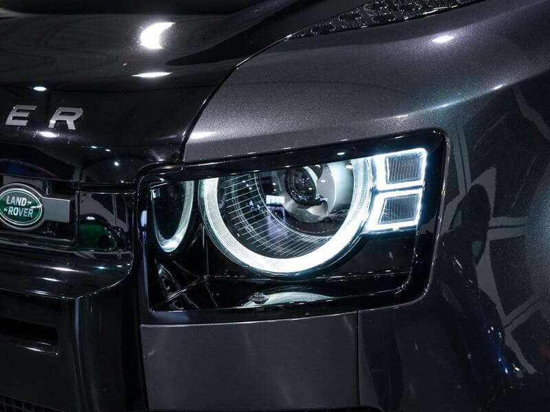 2023 Land Rover Defender 90 - Thumbnail 35