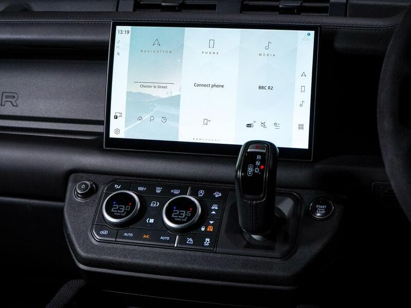 2023 Land Rover Defender 90 - Thumbnail 28