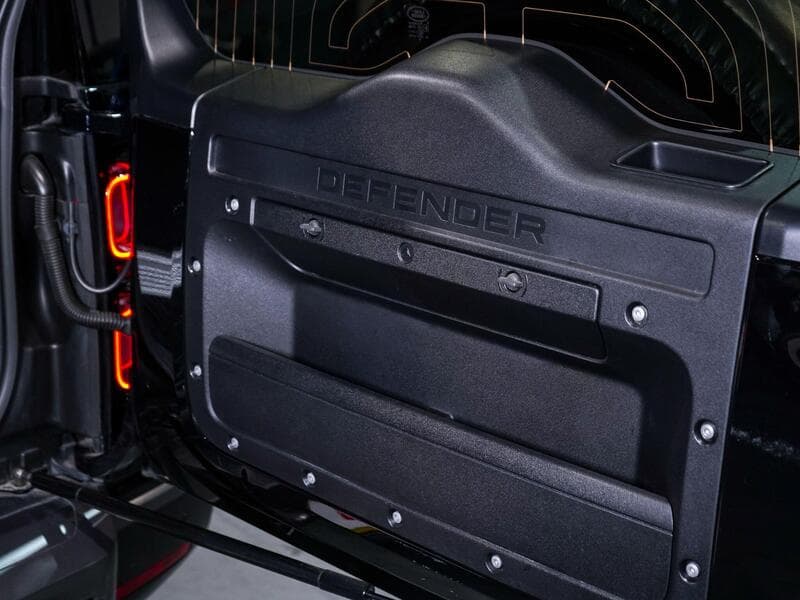 2023 Land Rover Defender 90 - Thumbnail 49
