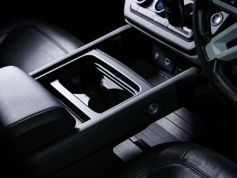 2024 Land Rover Defender 110 - Thumbnail 10