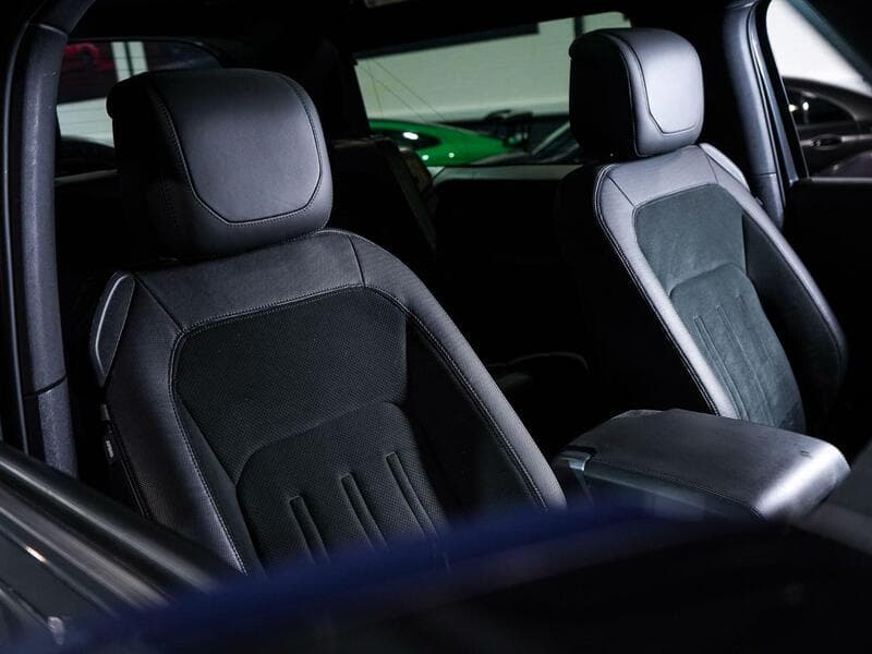 2023 Land Rover Defender 90 - Thumbnail 10