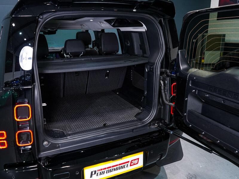 2024 Land Rover Defender 110 - Thumbnail 35