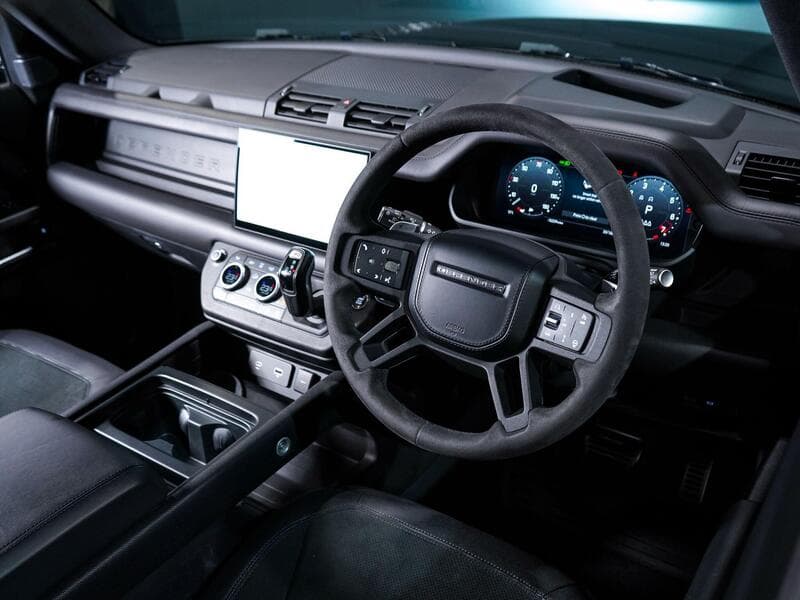 2023 Land Rover Defender 90 - Thumbnail 8