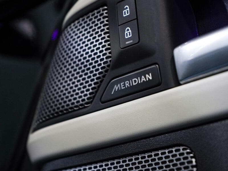 2024 Land Rover Defender 110 - Thumbnail 17