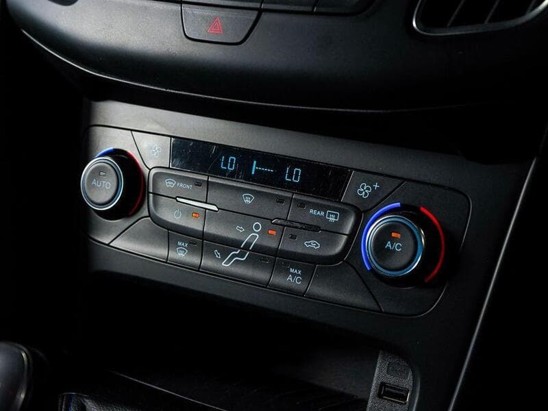 2016 Ford Focus - Thumbnail 21